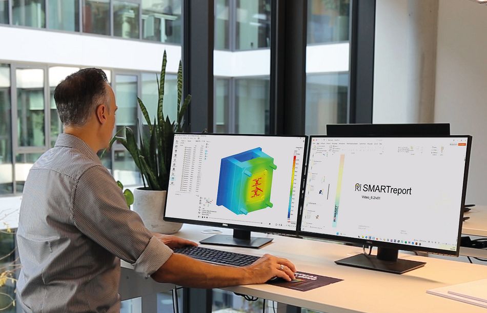 Sigmasoft 6.2 mit zahlreichen Erweiterungen, wie Mirror-Cutbox und smartem Reporting Person in einem Büro bedient die Software Sigmasoft 6.2 für die Spritzgusssimulation. Auf 2 Bildschirmen sind die neuen Funktionen , wie Mirror-Cutbox und smartem Reporting dargestellt.